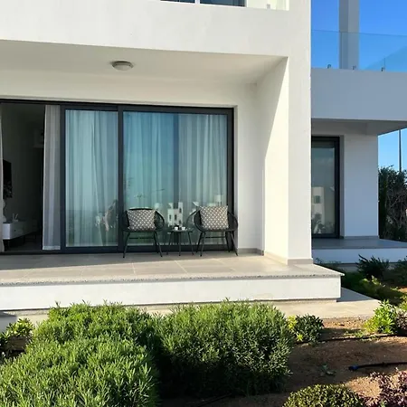 Lovely And Stylish Apartment With Calming Garden View *