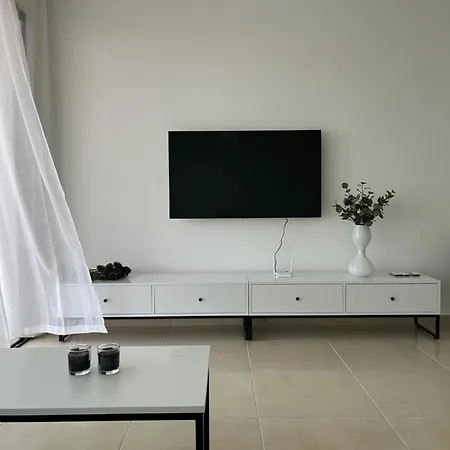 Lovely And Stylish Apartment With Calming Garden View Kerínia