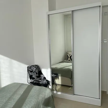 Apartman Lovely And Stylish Apartment With Calming Garden View