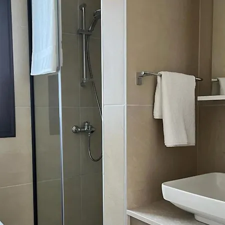 Lovely And Stylish Apartment With Calming Garden View Apartman Kerínia