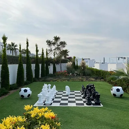 Lovely And Stylish Apartment With Calming Garden View شقة *