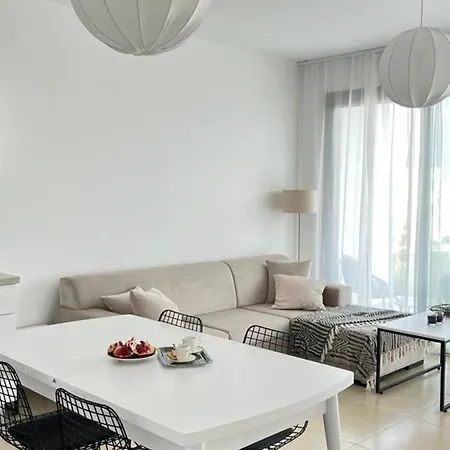 Apartman Lovely And Stylish Apartment With Calming Garden View *